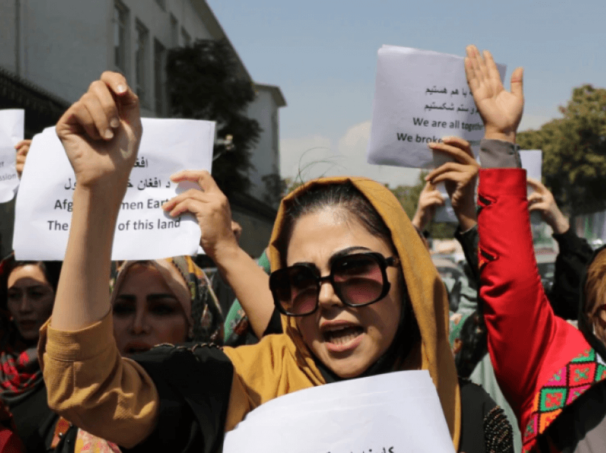 Gratë afgane protestojnë në Kabul, kërkojnë të drejta për studim dhe punësim