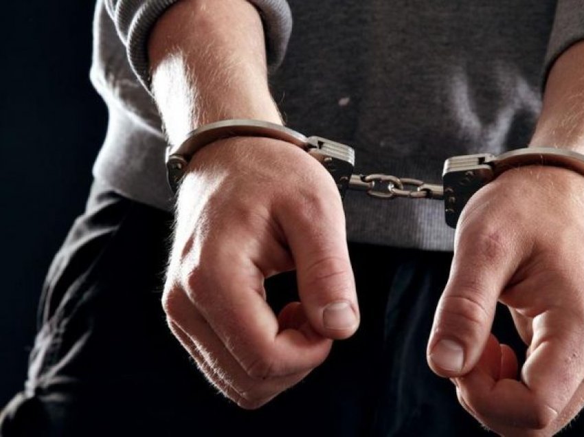 Arrestohen dy persona, zbulohen lëndë narkotike në Gostivar