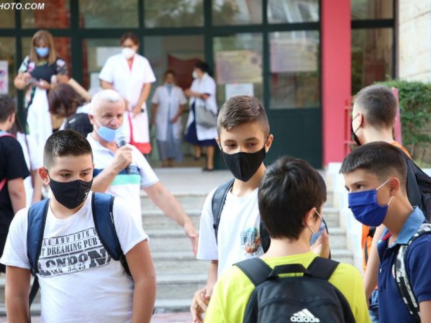 Viti i dytë shkollor nën pandemi/ Mësimi për filloren me dy turne në disa shkolla