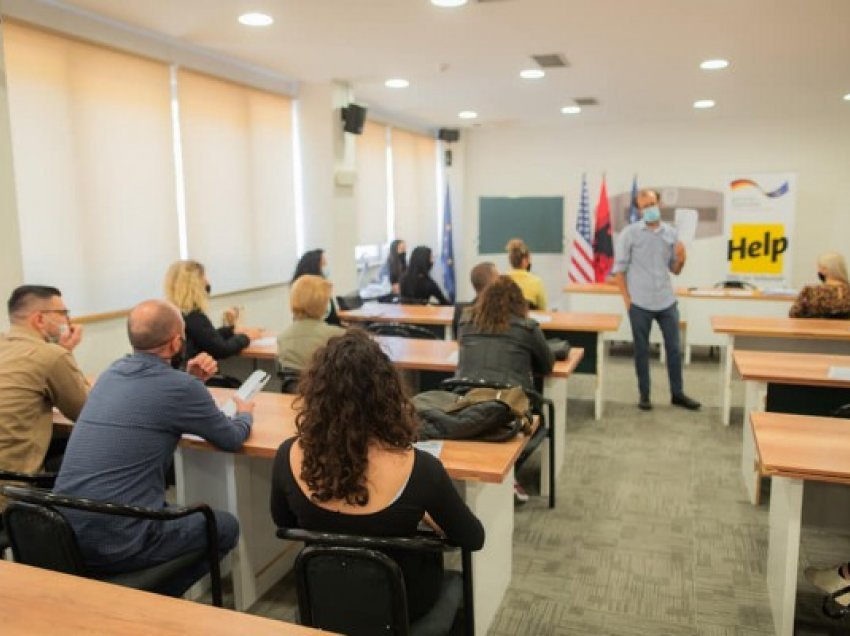 ​“Help Kosovo” dhe Komuna e Kamenicës mbajnë takim informues