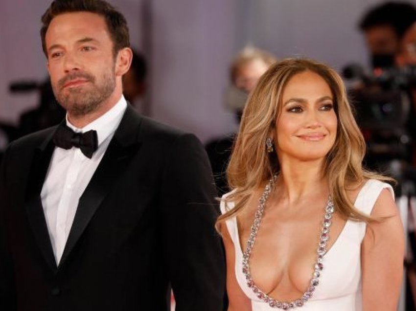 Ben Affleck flet publikisht për Jennifer Lopez