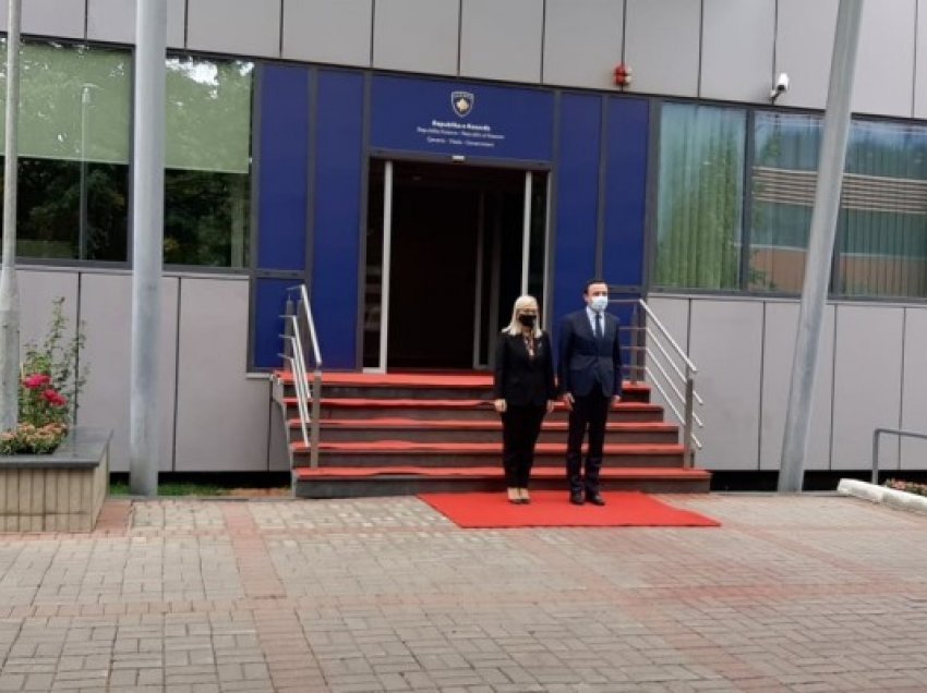 Kurti priti në takim kryetaren e Kuvendit të Shqipërisë