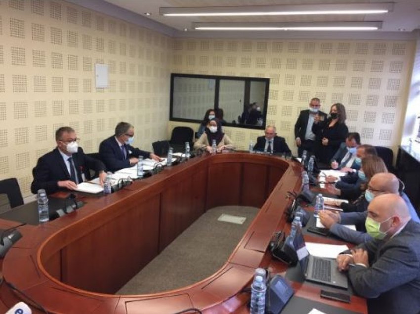 Tri orët e Arben Vitisë para Komisionit/ Debat i Ashpër me Armend Zemajn për menaxhimin e pandemisë