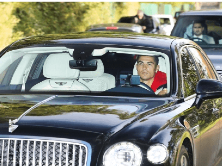 Ronaldo mbërrin në stërvitje me Bentley 250 mijë funte