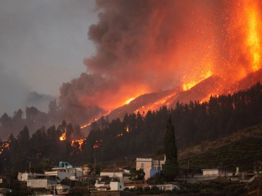 Vullkani Cumbre Vieja vijon të frikësojë, evakuohen më shumë njerëz