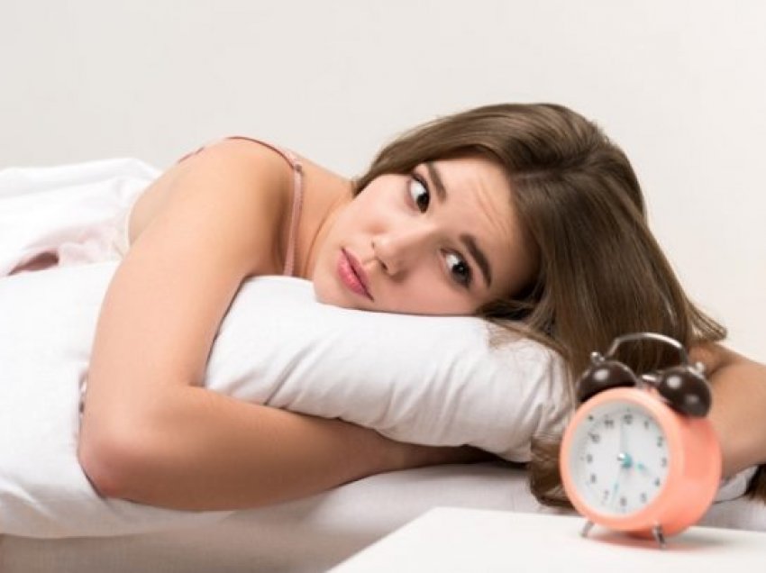 Zakonet që ju pengojnë të bëni një gjumë të rehatshëm natën