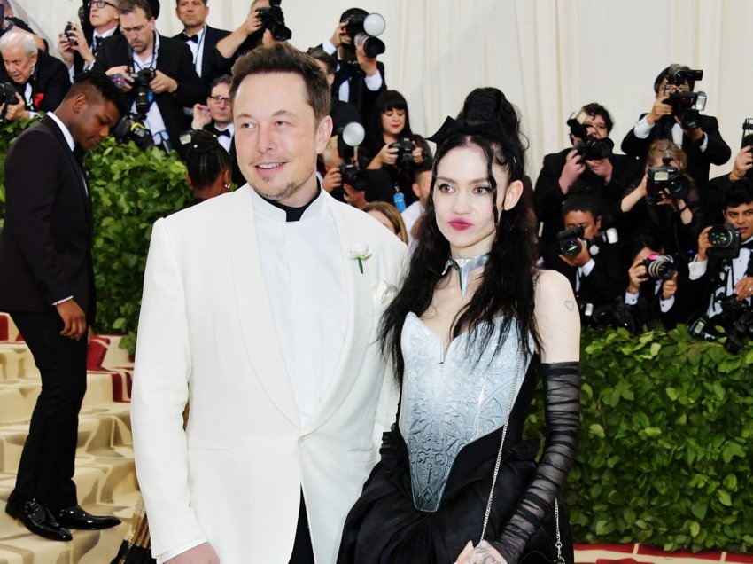 Elon Musk dhe Grimes i japin fund lidhjes së tyre