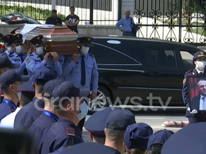 Vrasja e oficerit të policisë, homazhe për efektivin Saimir Hoxha në Pallatin e Kongreseve