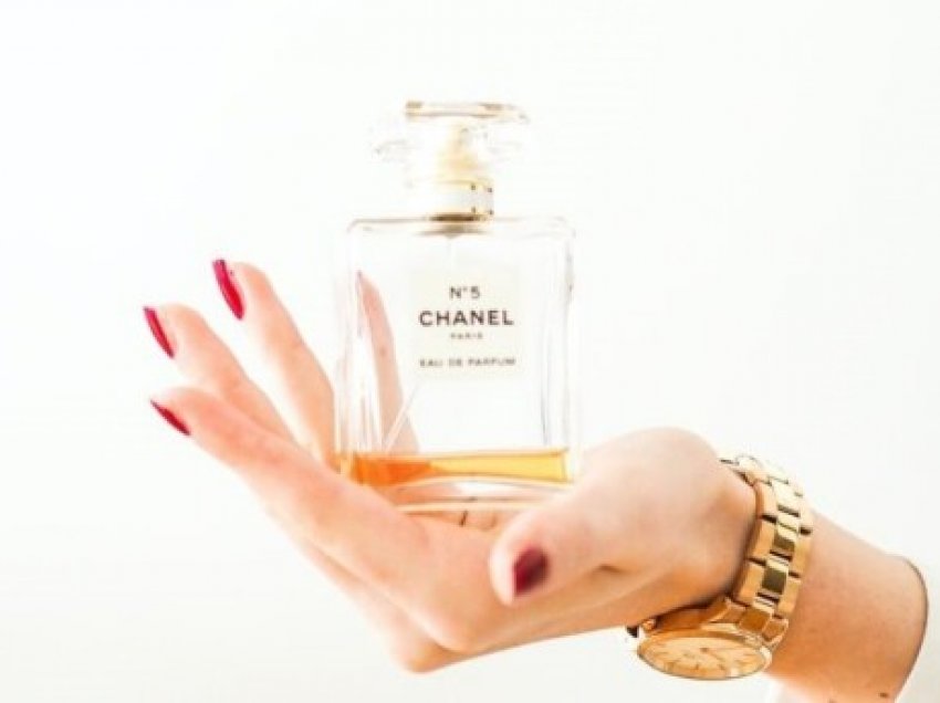 ​Si të dalloni një parfum origjinal: Çelësi është në këto 5 gjëra