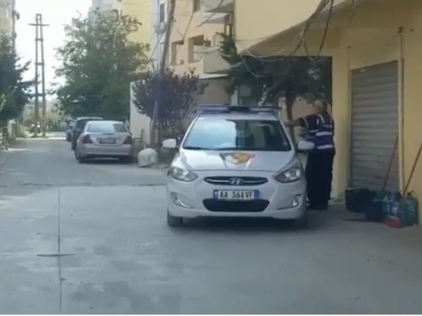 Hapen dyert e mortit për Aldi Ramën, makina e policisë patrullon zonën