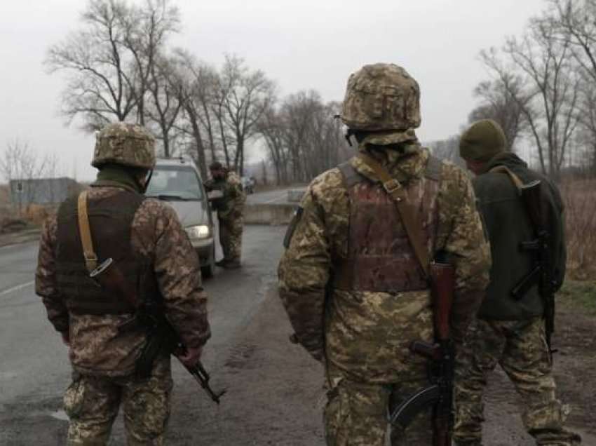 Ukraina dhe Rusia shkëmbejnë trupat e kapur