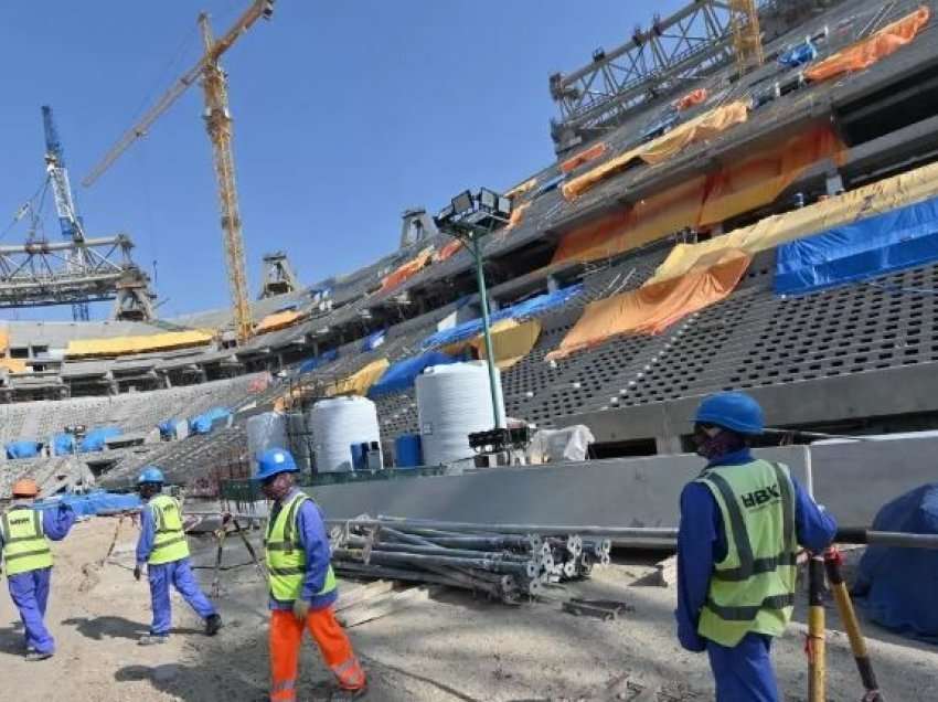 Legjenda holandeze: Mbi 6000 jetë të humbura për të ndërtuar stadiume? 