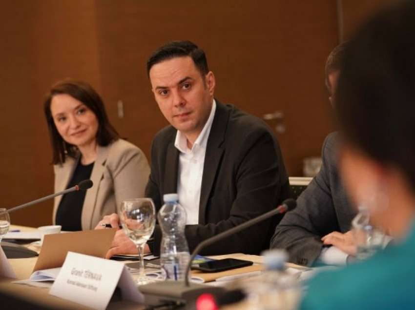 ​Abdixhiku në debat me të rinjtë për sfidat që ka Kosova