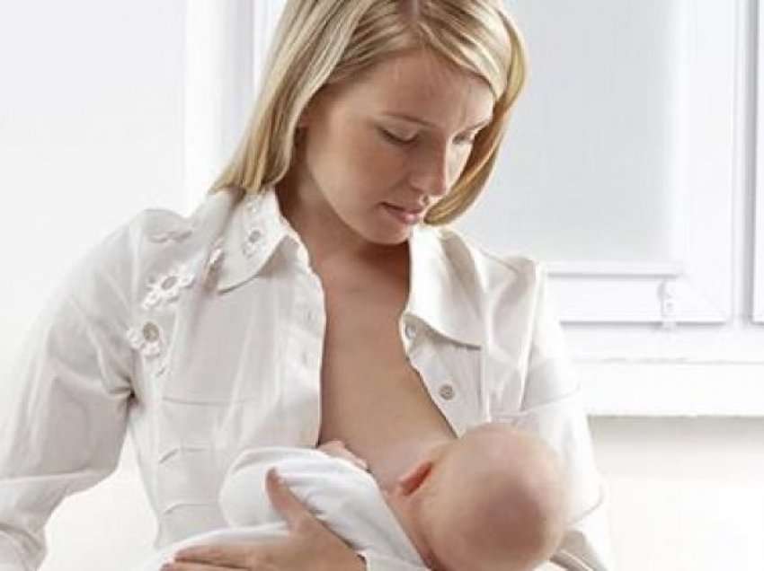 Gjinia e bebes përcakton përbërjen e qumështit të nënës: kush fiton ushqim më cilësor?