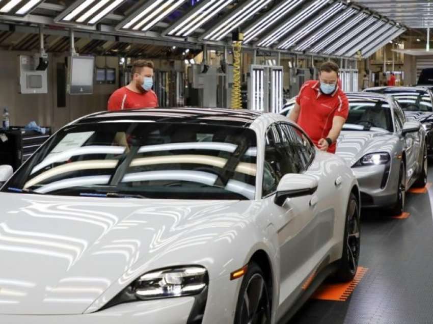 Viti 2021 ishte më i suksesshmi në historinë e kompanisë, Porsche qeras punonjësit me bonuse prej 7.900 euro