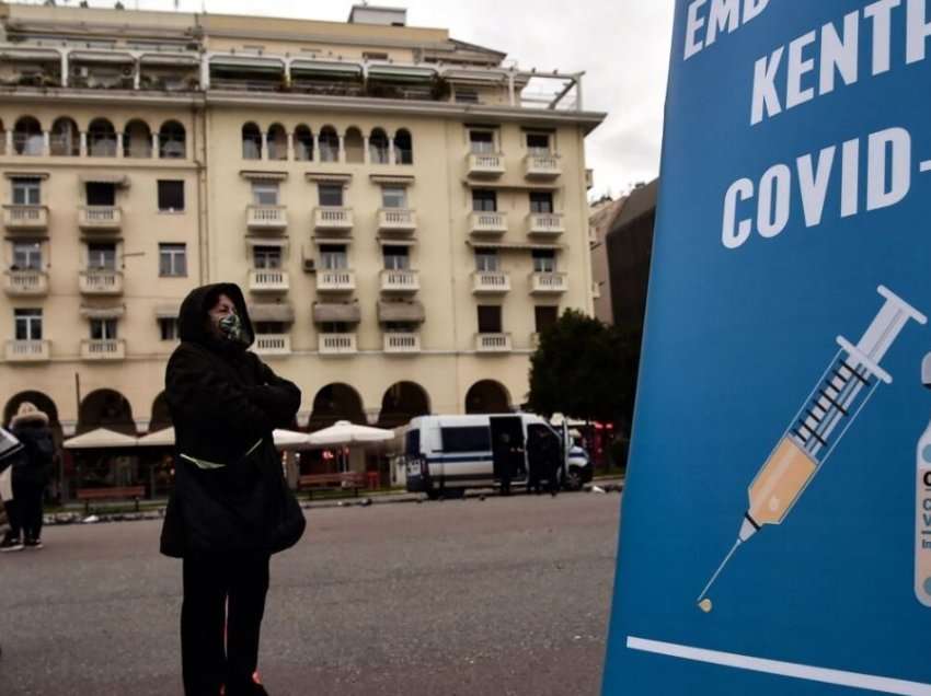Greqia ofron dozën e katërt kundër COVID-19 për personat mbi 60 vjeç