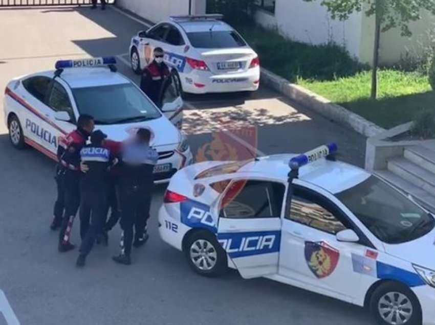 Tiranë, kryente vjedhje në zonën e Unazës së Re, prangoset 37-vjeçari