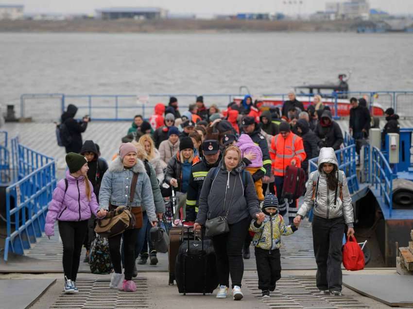 Britania e Madhe kërkon falje për vonesat e vizave për refugjatët ukrainas