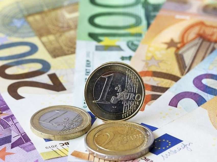 Euro nuk lëviz/ Ja, me sa këmbehen sot monedhat e huaja
