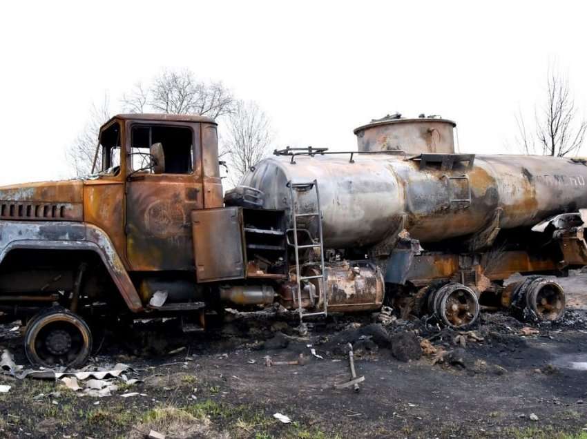 Ukrainasit mposhtin armikun në Chernihiv, shihni pamjet e bazës së shkatërruar të rusëve