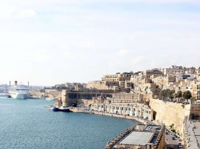 Malta rihapet për turizëm