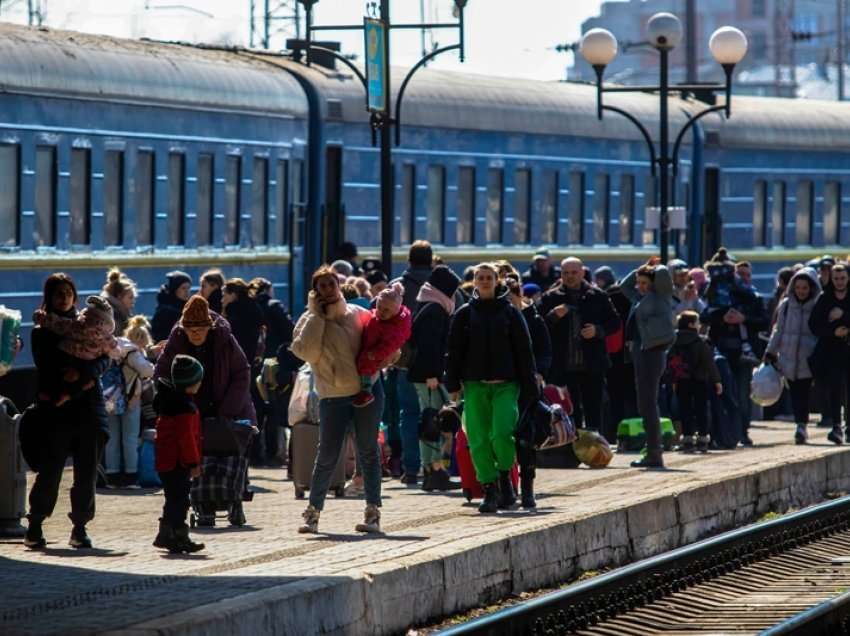 Nëntë trena janë gati për evakuim nga Luhanski i Ukrainës