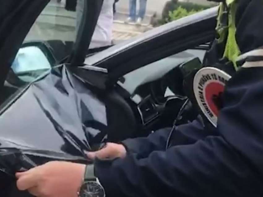 Xhama të zinj, alkool dhe tejkalim shpejtësie, policia bën “namin” në Vlorë 