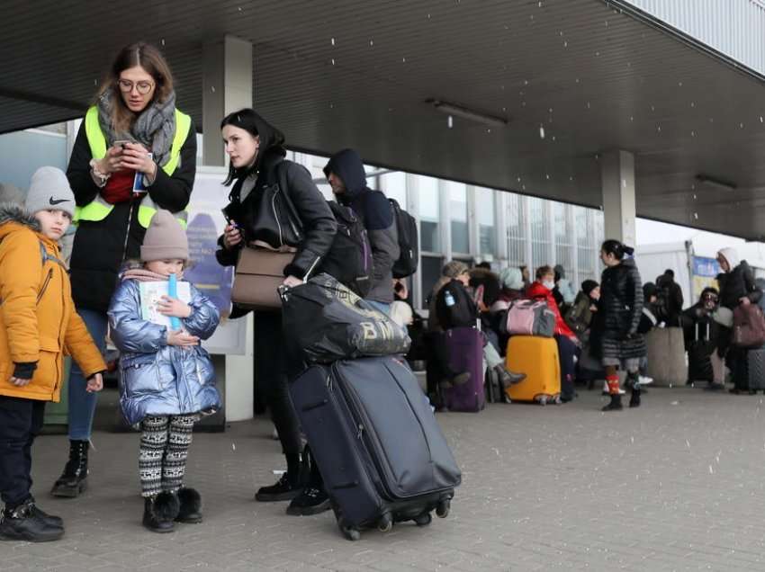 Spanja u jep strehim të përkohshëm rreth 52 mijë ukrainasve