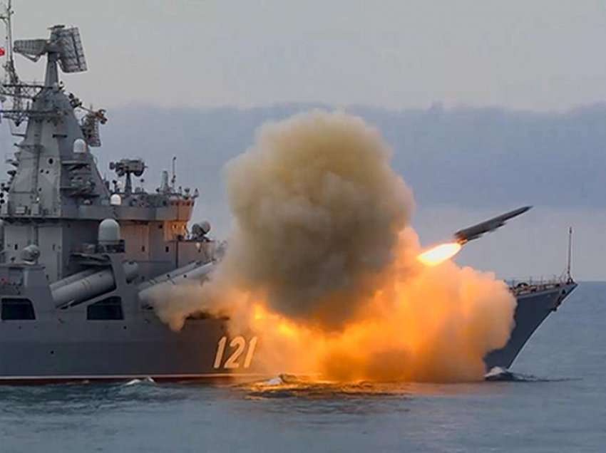 U godit nga Ukraina, luftanija ruse është fundosur në Detin e Zi