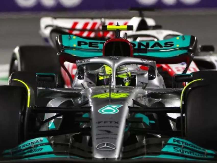 Hamilton: Ferrari 1 sekondë më i shpejtë