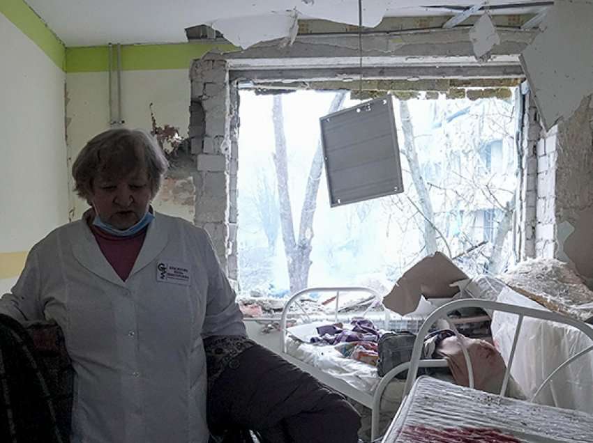 Të paktën 73 persona janë vrarë në 136 sulme në objektet e kujdesit shëndetësor që nga fillimi i pushtimit në Ukrainë