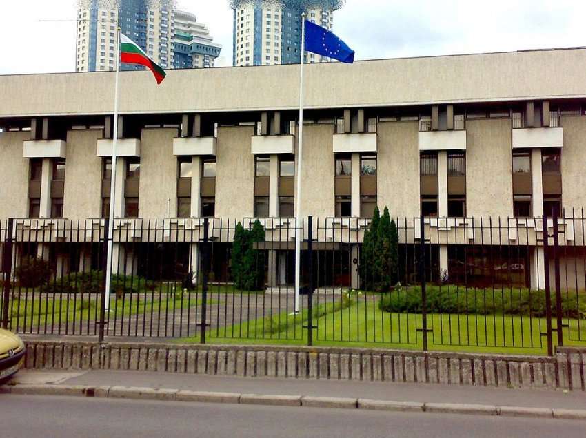 Moska vazhdon hakmarrjen diplomatike duke dëbuar punonjësit e ambasadës bullgare