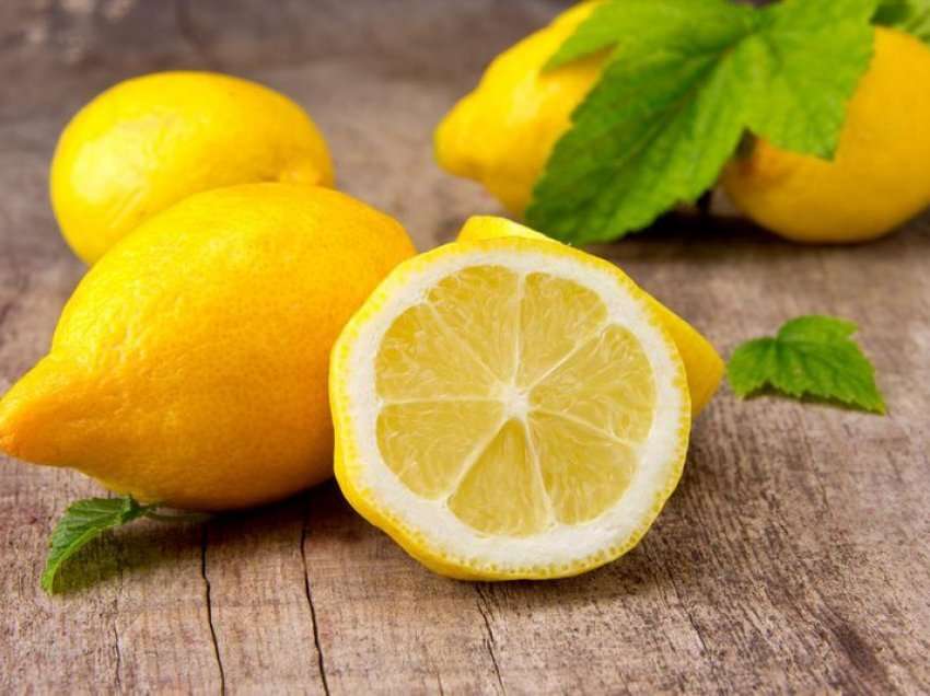 Efektet e mbajtjes së limonit nën sqetull do ju lënë pa fjalë