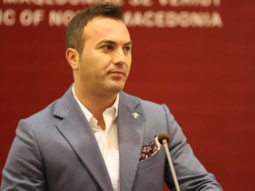 Arbër Ademi: Opozita pezulloi dygjuhësinë në Shkup
