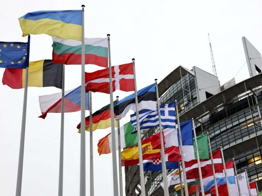 PE-ja përsërit thirrjen për liberalizim të vizave për Kosovën