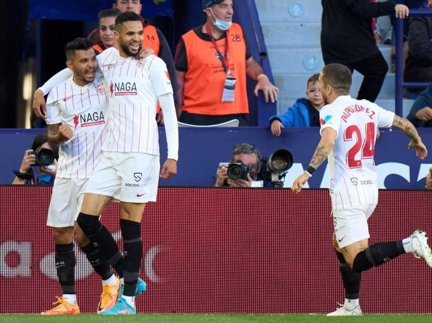 Pesë gola në Valenci, Bardhi me Levanten mposhten nga Sevilla