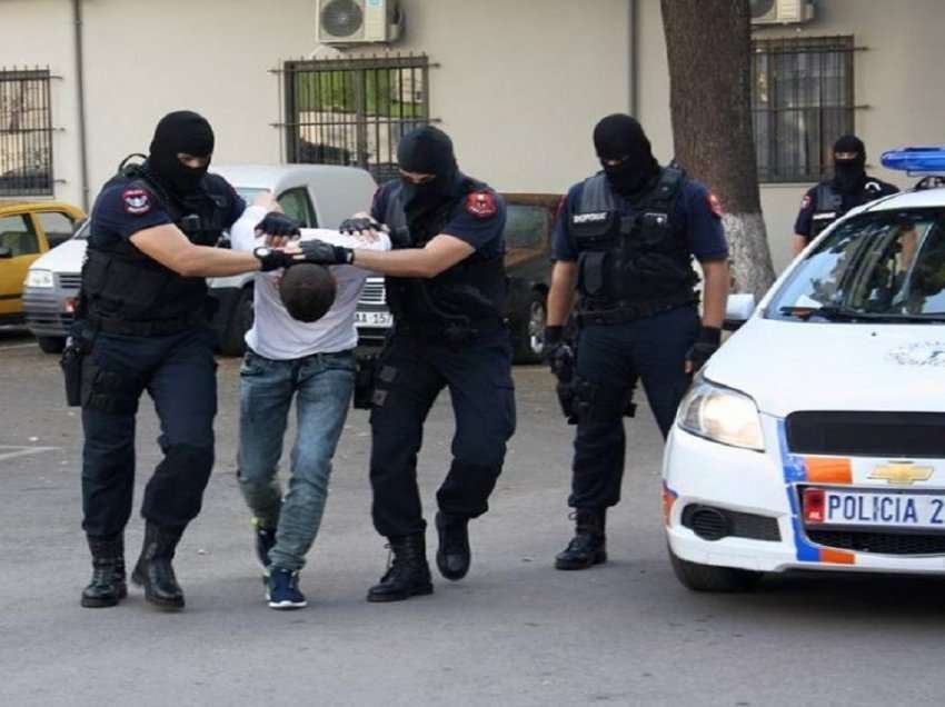 Vepra të ndryshme penale, arrestohen pesë persona në Tiranë