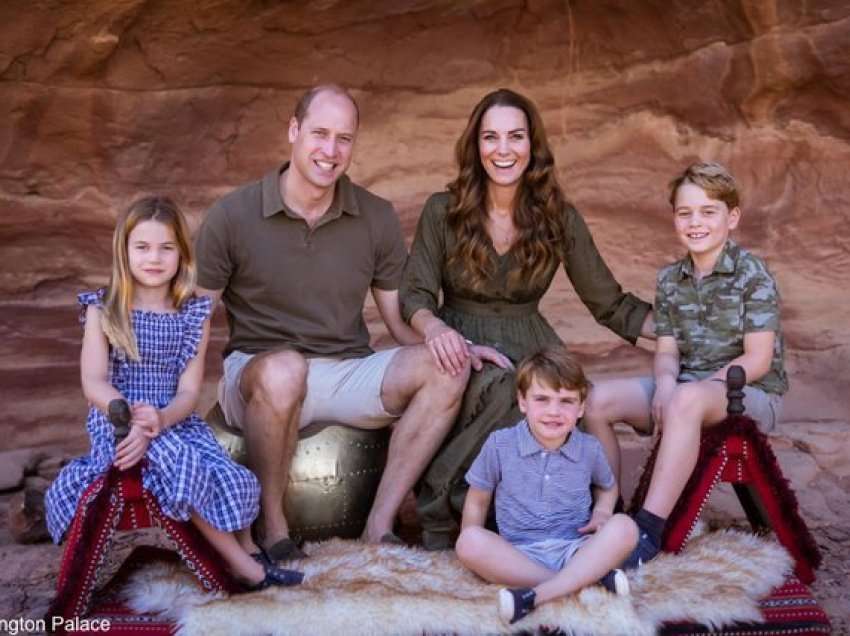 Kate dhe William ndajnë dy foto të reja të Princit Louis me rastin e veçantë