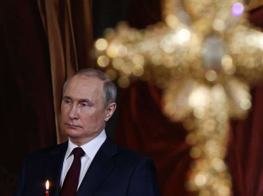 Me qiri në cep të Katedrales, shfaqet sërish Vladimir Putin 