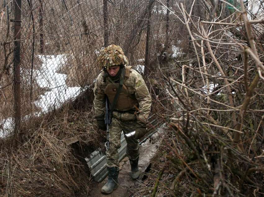Mbretëria e Bashkuar ofron më shumë ndihmë ushtarake mbrojtëse për Ukrainën