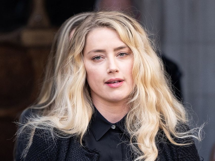 Vajza e aktorit të njohur shpërthen publikisht ndaj Amber Heard