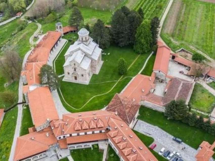 Lidhja e Historianëve: Vendimi i Kushtetueses për pronat rreth Manastirit të Deçanit, nuk duhet të zbatohet