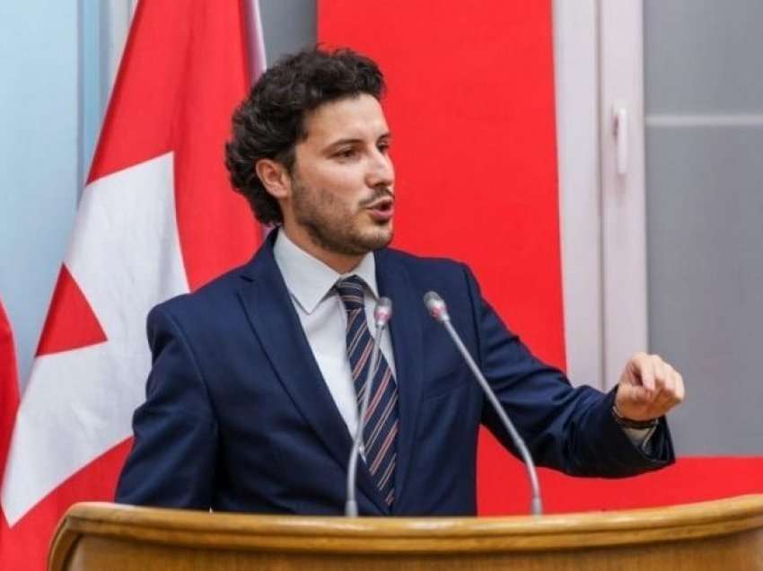 Abazoviq dorëzon ekspozenë në Kuvend, pret votimin më 28 prill