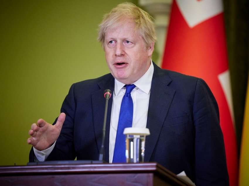 Kryeministri Johnson nuk pret që Putini të përdorë armë bërthamore taktike në Ukrainë