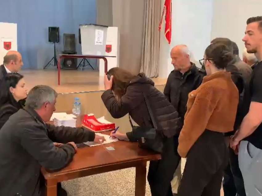 Bulqiza voton sot për kreun e PD, njëri nga kandidatët tërhiqet nga gara