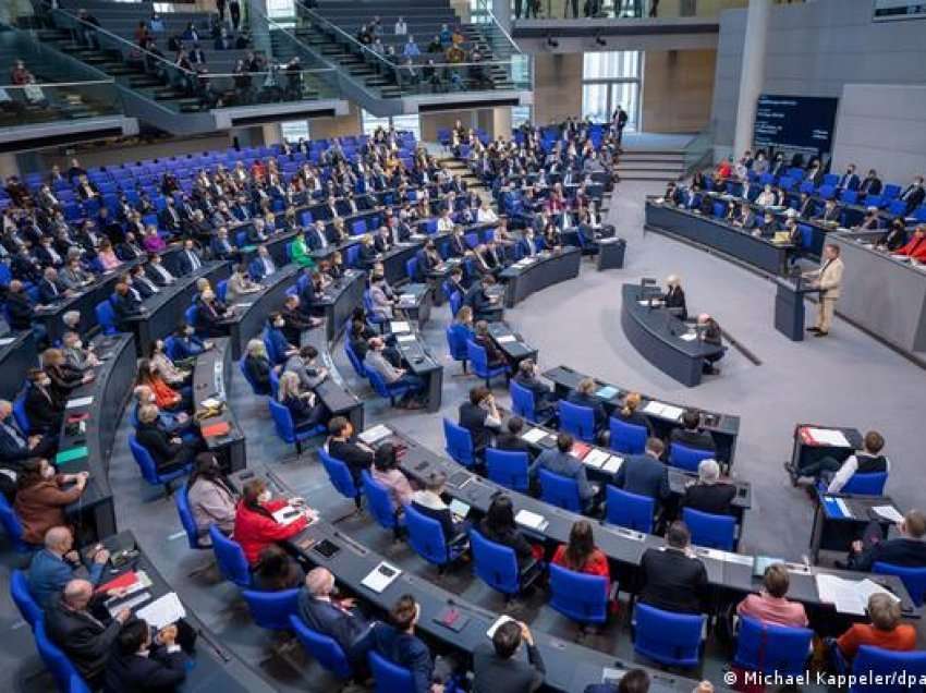 Bundestagu voton për dërgimin e armëve të rënda