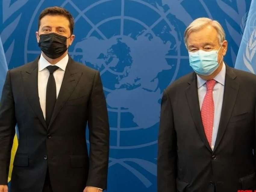 Guterres takon Zelensky-n: Po bëjmë gjithçka të evakuojmë civilët nga Azovstali
