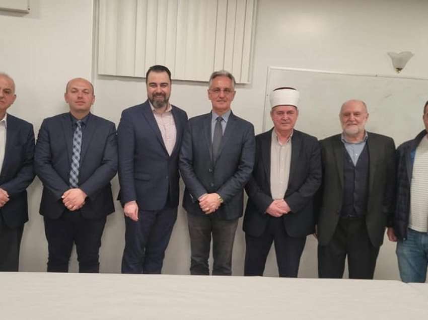 Mark Gjonaj organizoi Iftar vëllazëror në Qëndrën Islame Shqiptaro Amerikane në Queens