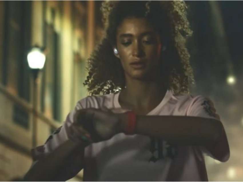 Samsung kërkon falje për reklamën që tregon një grua duke dalë për vrap në 2 të mëngjesit