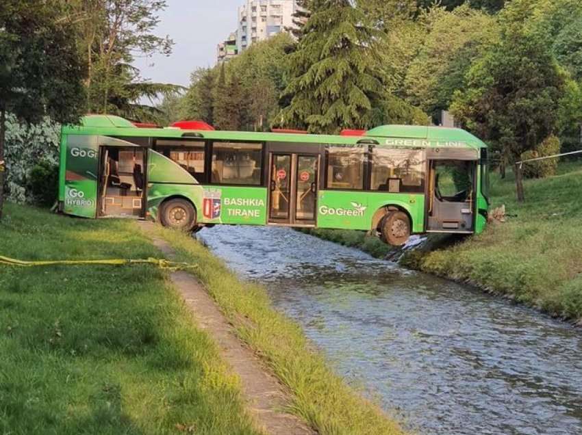 Mund të kishte përfunduar në tragjedi/ Autobusi i Unazës nuk do të lëvizë nga lumi Lana!